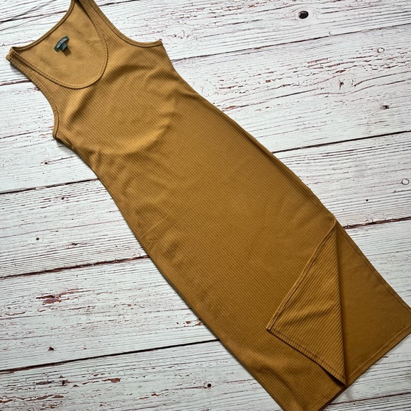 Maya Midi Bodycon Dress - Picture 3 of 10